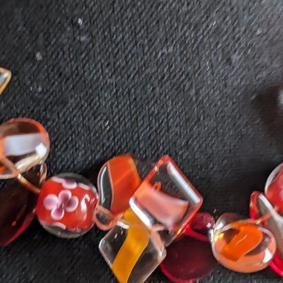 Red glass beads necklace with ribbon chain, vintage - Picture 4 of 6